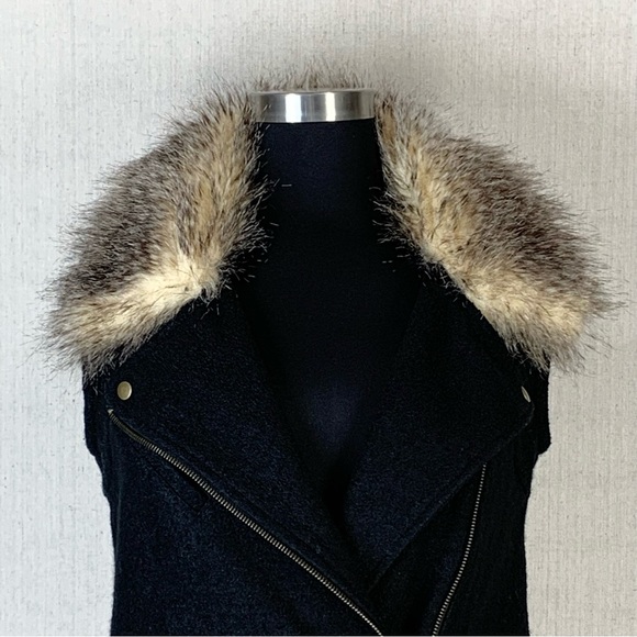 Thread & Supply~Womens Southwestern Print Faux Fur Collared Wool Blend Vest~Sz M - Picture 3 of 16